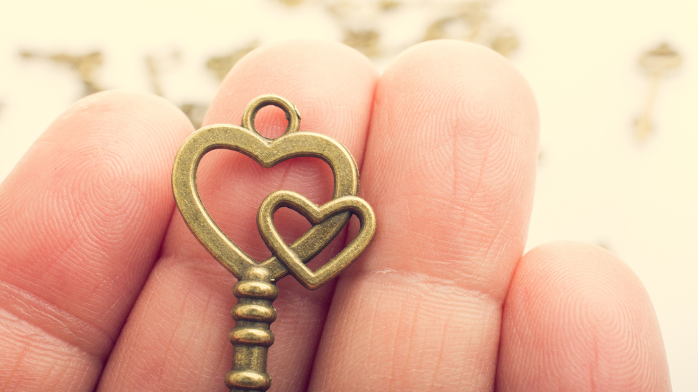 A person holding a heart-shaped set of keys